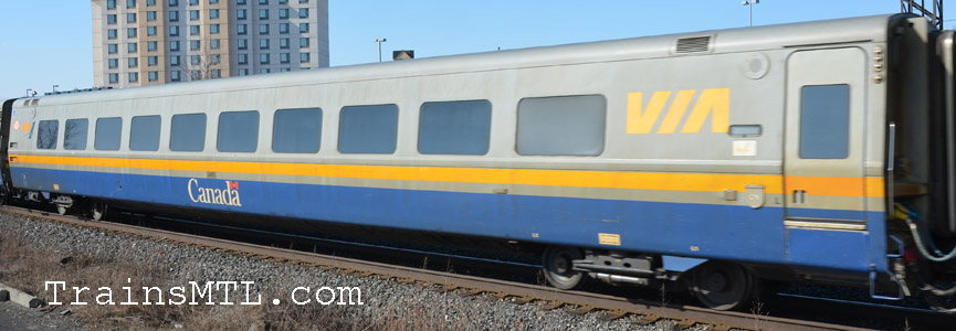 Passenger car VIA 3465 left side  / Wagon de passager VIA 3465 cot gauche  